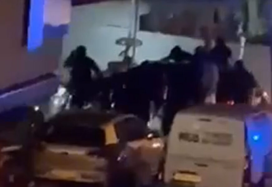 Uznemirujuća svjedočenja o BRUTALNIM RACIJAMA u Banjaluci: Ljude obarali na zemlju, šutirali, udarali palicama i elektrošokerima