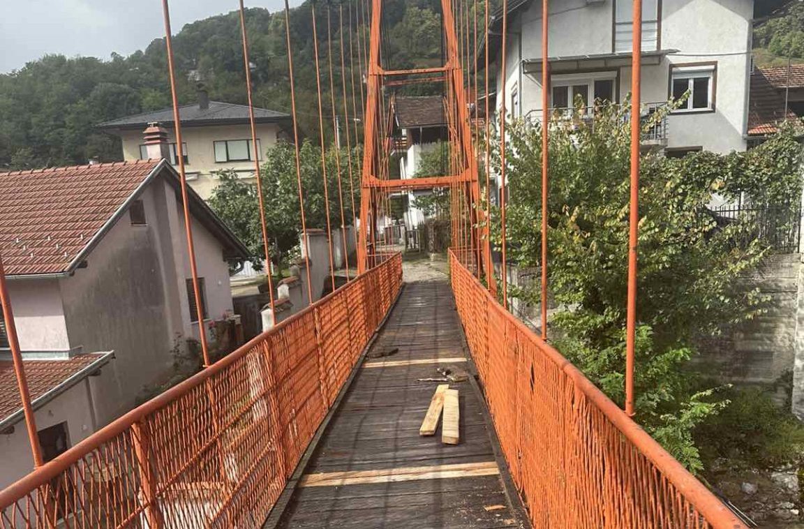 U toku sanacija pješačkog mosta u Novoseliji