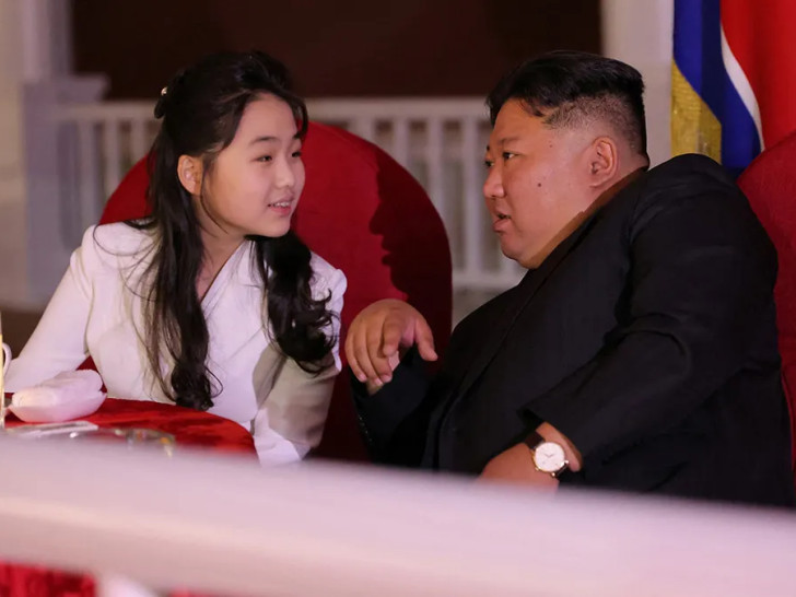 Potencijalna nasljedica Kim Džong Una prvi put u javnosti na paradi u Kini