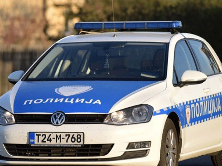 Užas u Rogatici: Suprugu gurnuo niz stepenište i izbacio iz kuće