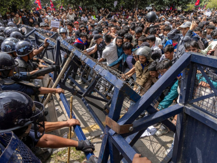 Generacija “Z” preplavila ulice Nepala: Vlast bježi, institucije gore