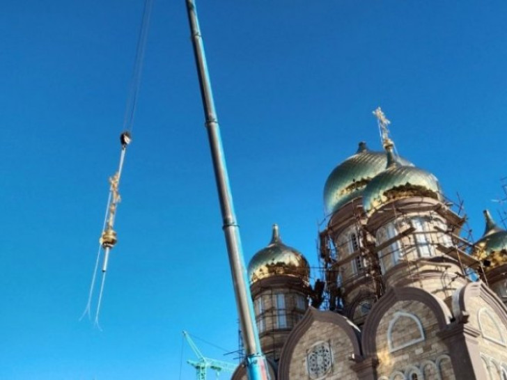Postavljeni krstovi na ruskom hramu u Banjaluci