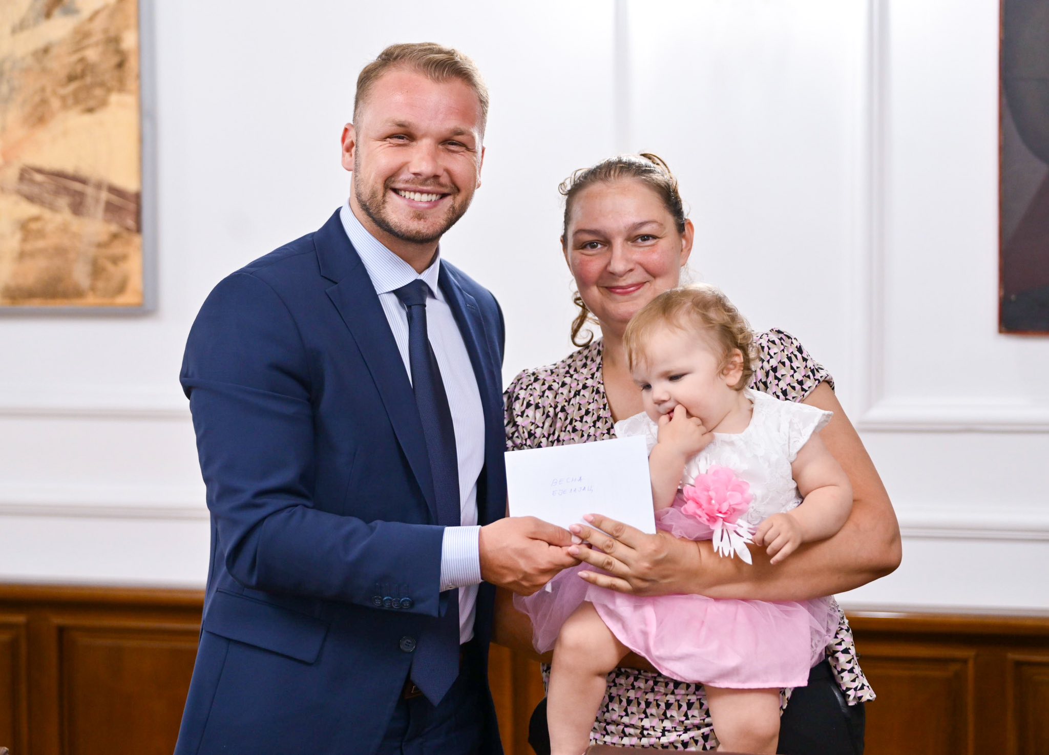 Stanvuković uručio rješenja o dodjeli sredstava za poboljšanje uslova stanovanja