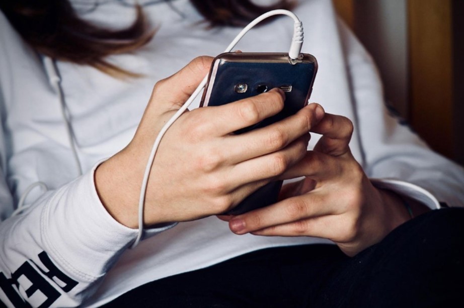 Švedska uvodi zabranu mobilnih telefona u svim školama