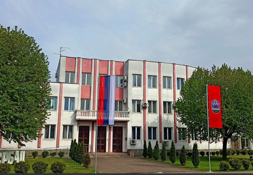 Roditelji u Srpcu ogorčeni: Na Dan srpskog jedinstva idu samo učenici gradske škole