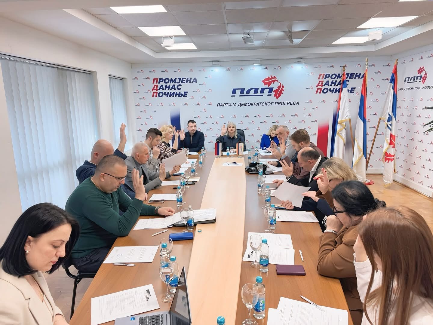 PDP reagovao na zahtjev SNSD-a: Ako žele pomoći, neka zakažu hitnu sjednicu Skupštine i vrate novac bazenu