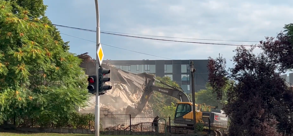 Počelo rušenje stare Građevinske škole u Banjaluci