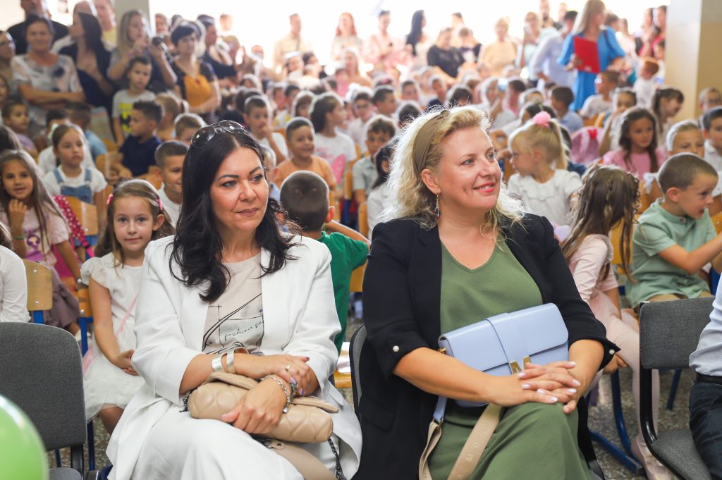 Škola bez tereta: Povodom početka školske godine projekt menadžer Grada posjetila OŠ „Gerogi Stojkov Rakovski“ i „Sveti Sava“