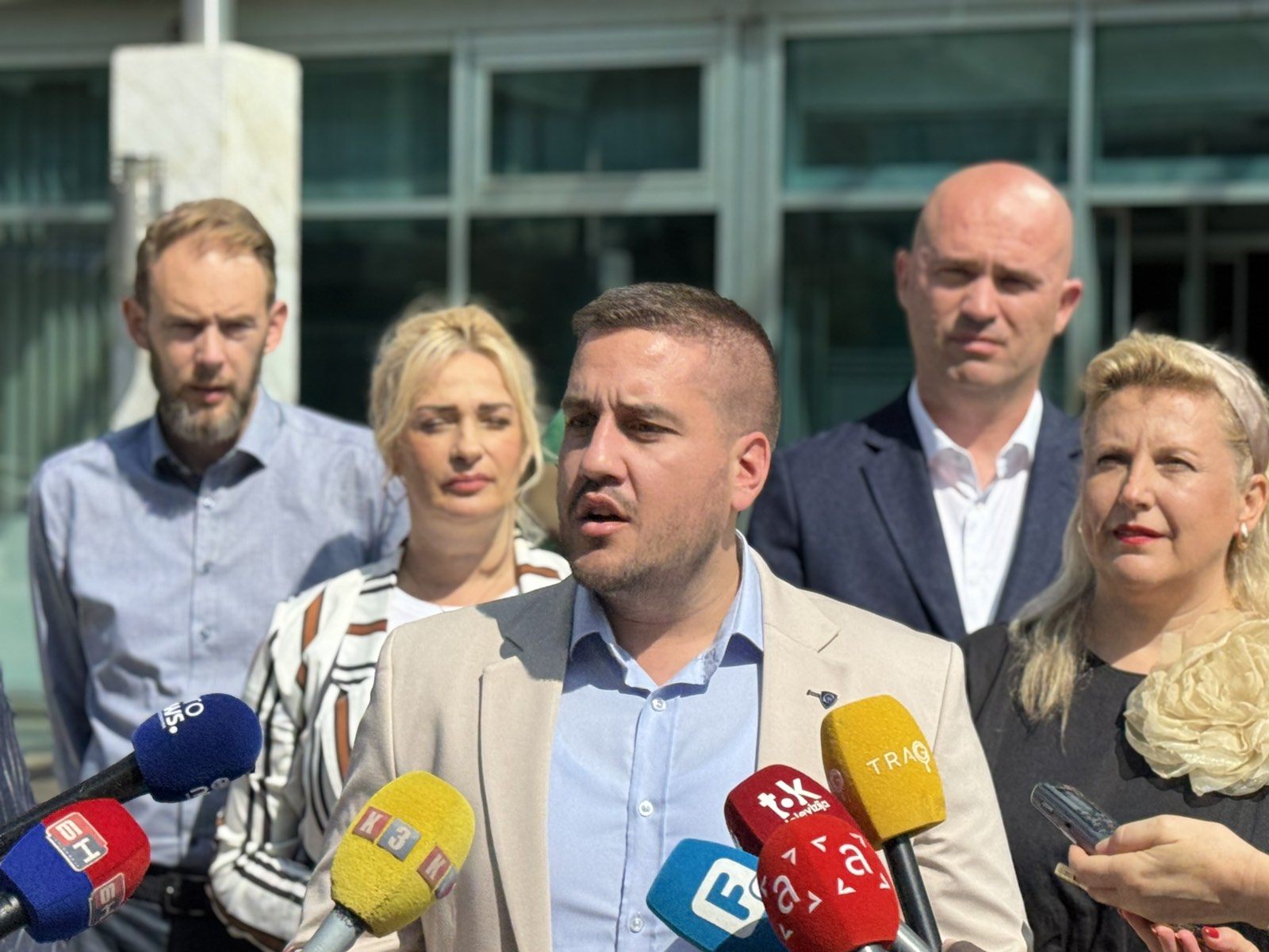 „Škola bez tereta“ – Drinić ispred PDP-a predao inicijativu Vladi Srpske