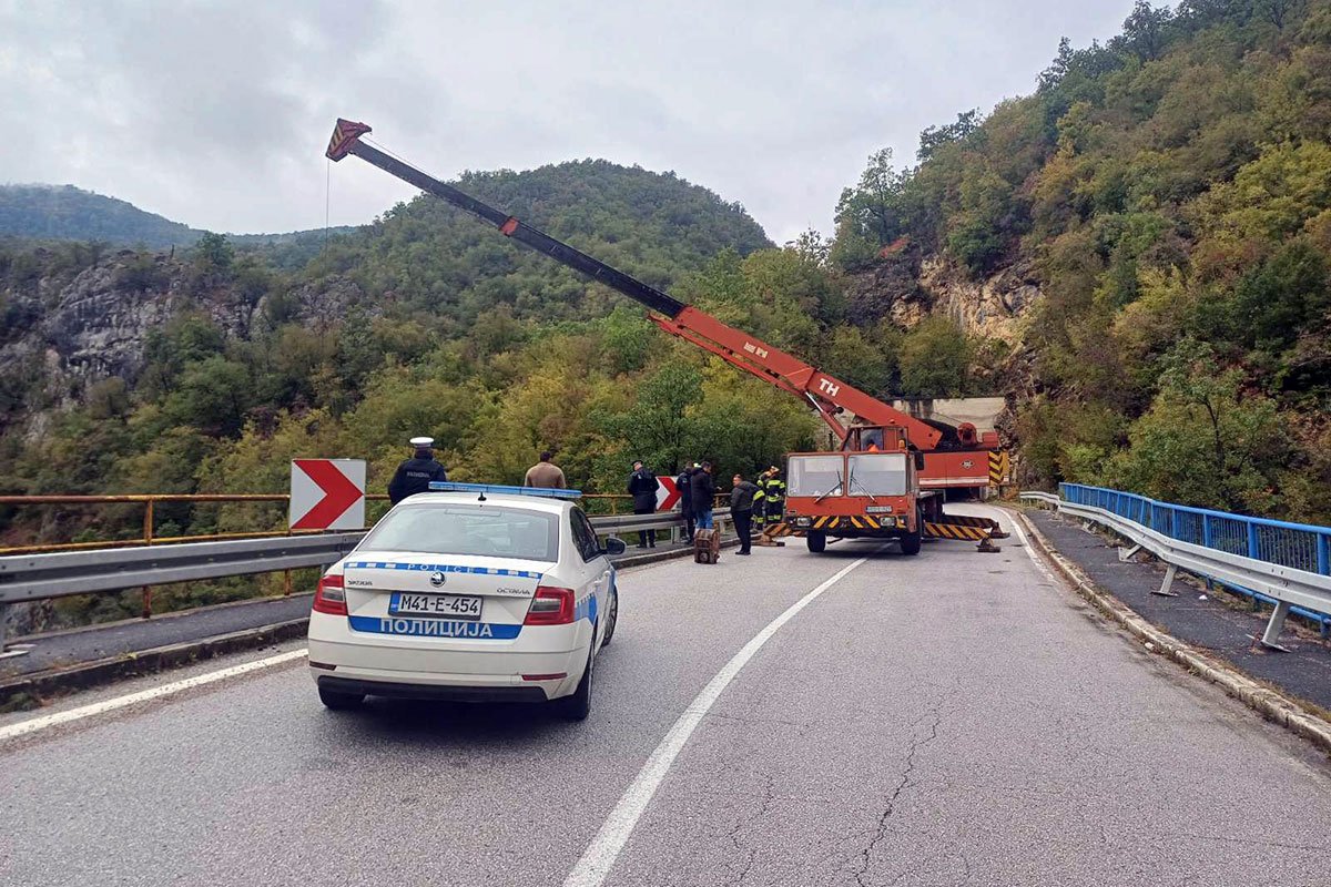 Žena poginula u slijetanju vozila u kanjon Rzava
