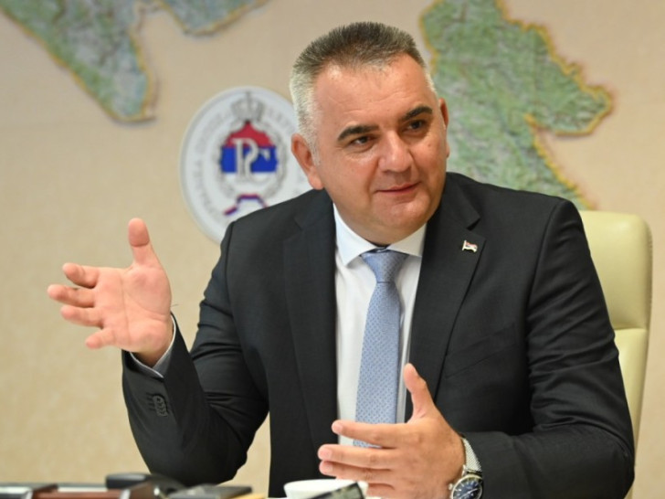 Minić pozvao na akciju prikupljanja novogodišnjih paketića