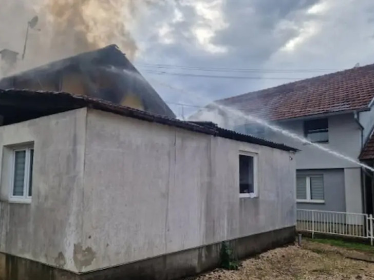 Spasojevićima izgorjela kuća, dječak spasao porodicu