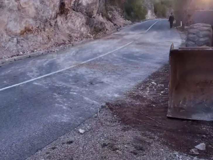 Brza reakcija: Uklonjen veliki odron kod Kneževa