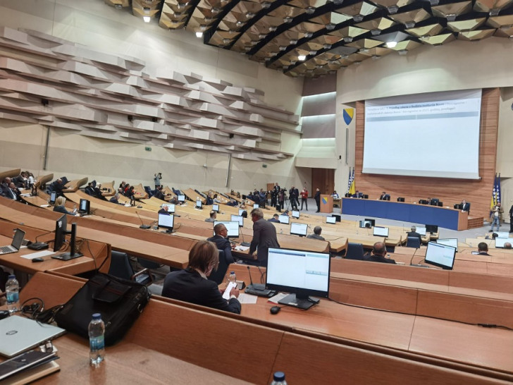 Predstavnički dom: Stop za budžet i treći put