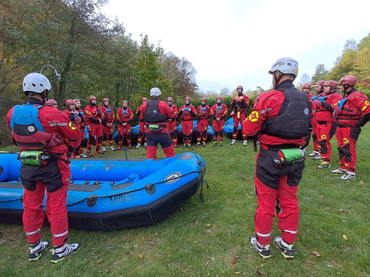 Vatrogasci na obuci za spasavanje na divljim vodama