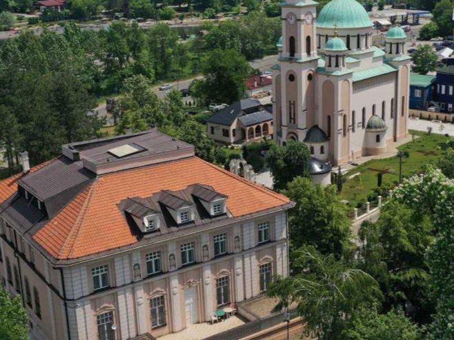 Prijetnja sveštenstvu SPC u Tuzli: Sveštenika ćemo preobratiti na islam, a krst zamijeniti mjesecom i zvijezdom (FOTO)