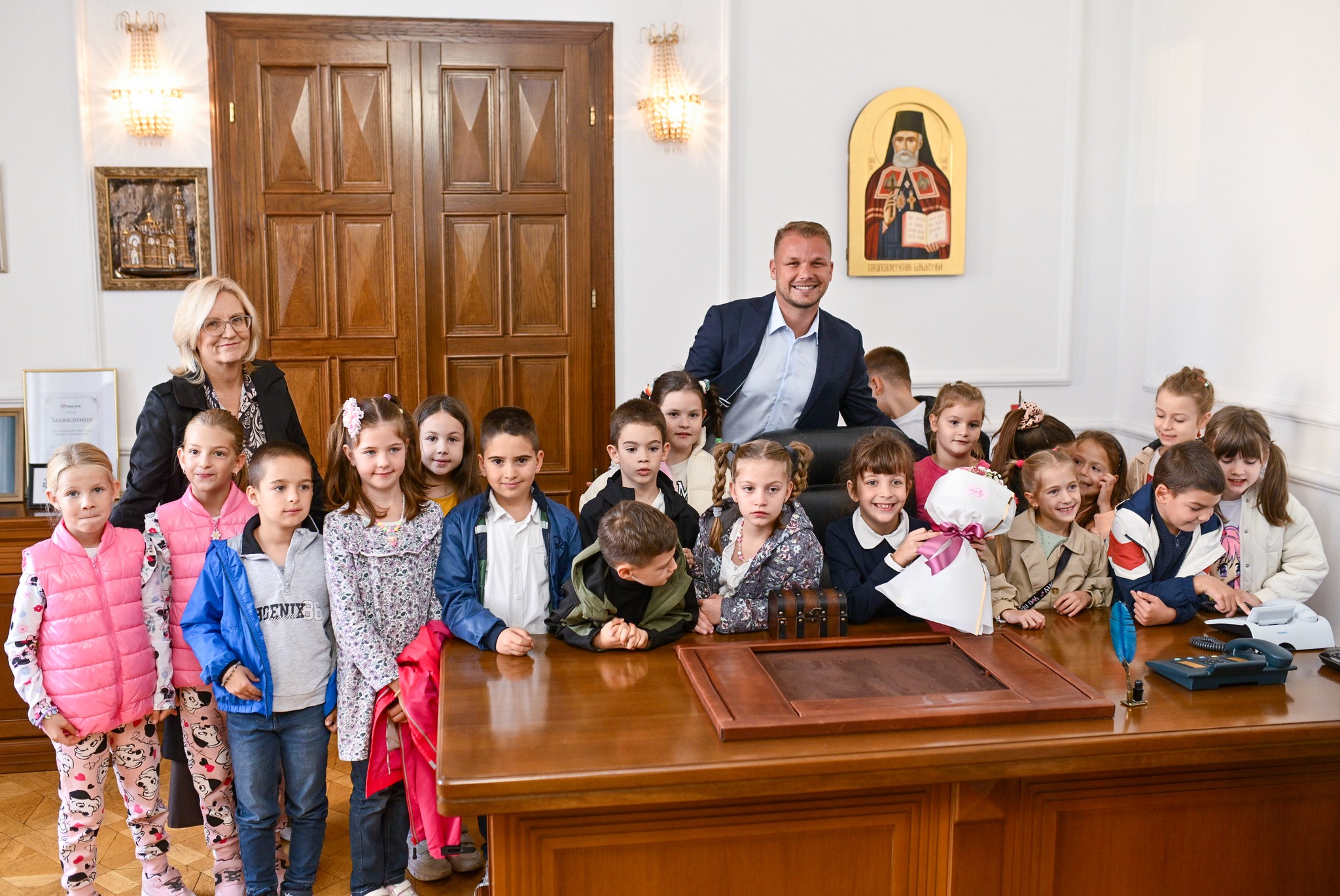 Stanivuković uručio „ključeve grada“ učenicima OŠ „Zmaj Jova Jovanović“