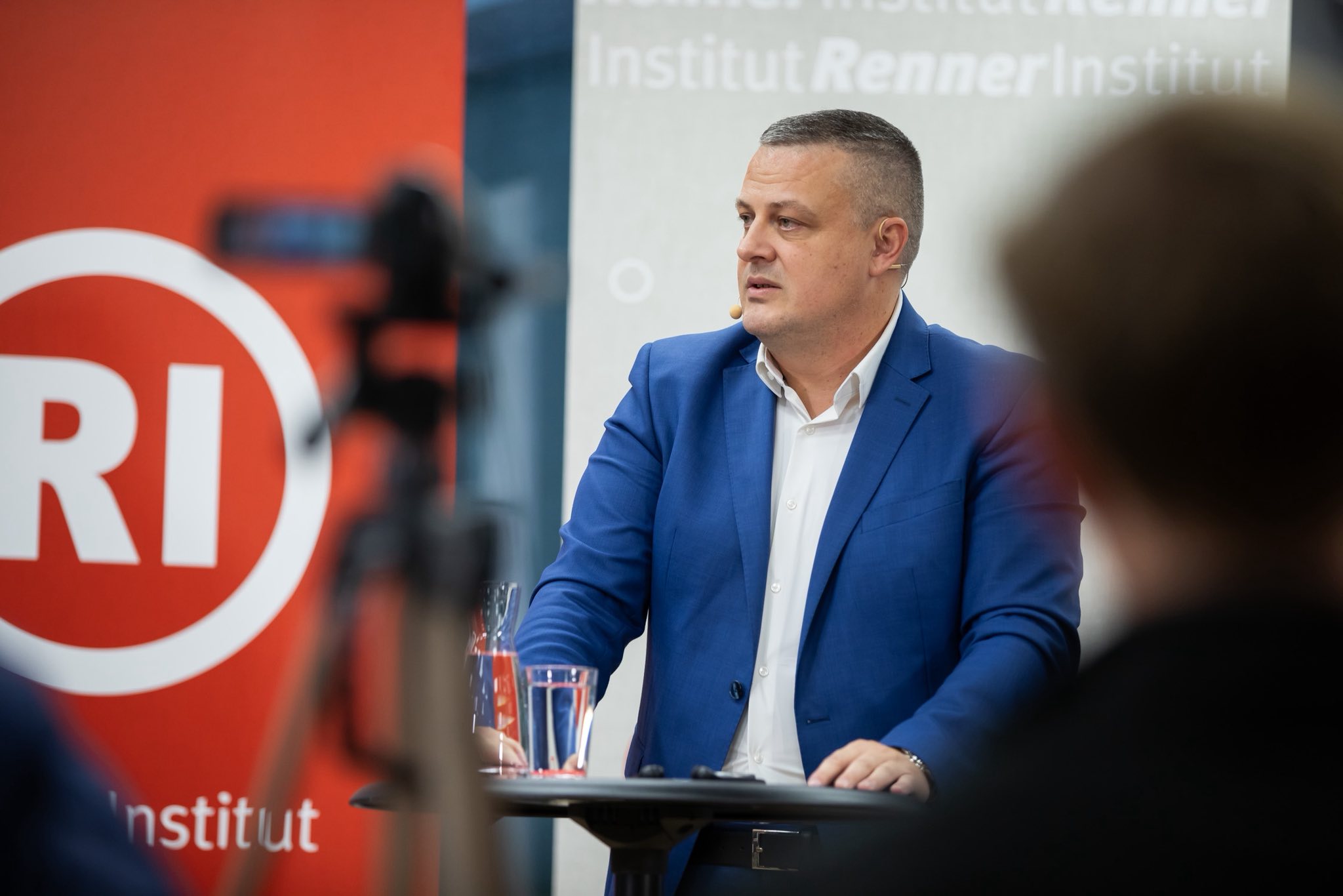 Mijatović na panelu SDP Austrije u Beču: Teško je ići naprijed na evropskom putu ako su vam vezane i ruke i noge