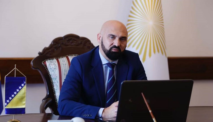 Nova pjesma o Rami Isaku: Ministar kao vitez u AI spotu