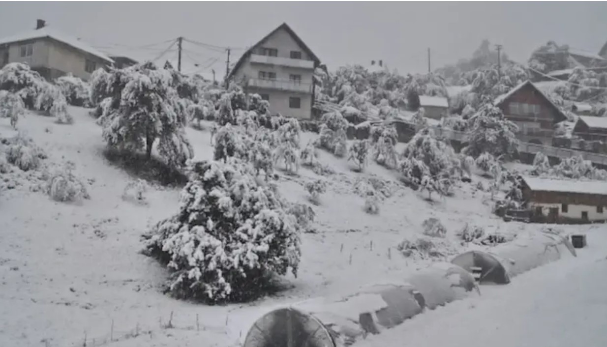 Opština pod snijegom: Domaćinstava bez struje