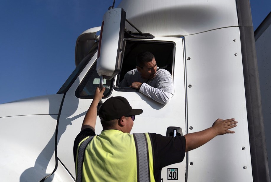 Počeo lov na kamiondžije u Americi: Uhapšeno desetak Srba