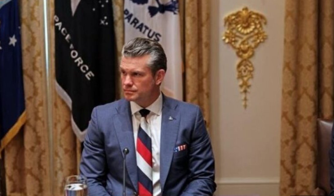 Šef Pentagona u bojama ruske zastave: Ministar rata SAD kravatom šokirao Zelenskog