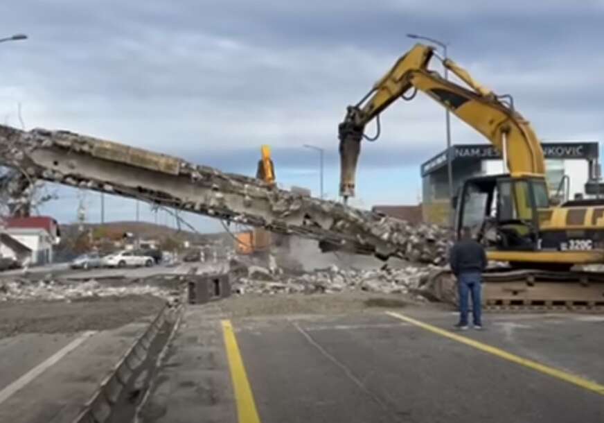 Počela rekonstrukcija: Srušen nadvožnjak u Trnu