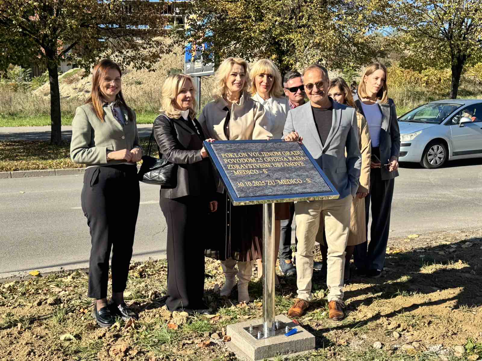 Zasađeno 25 sadnica crvenog javora, poklon ZU „Mediko – S“