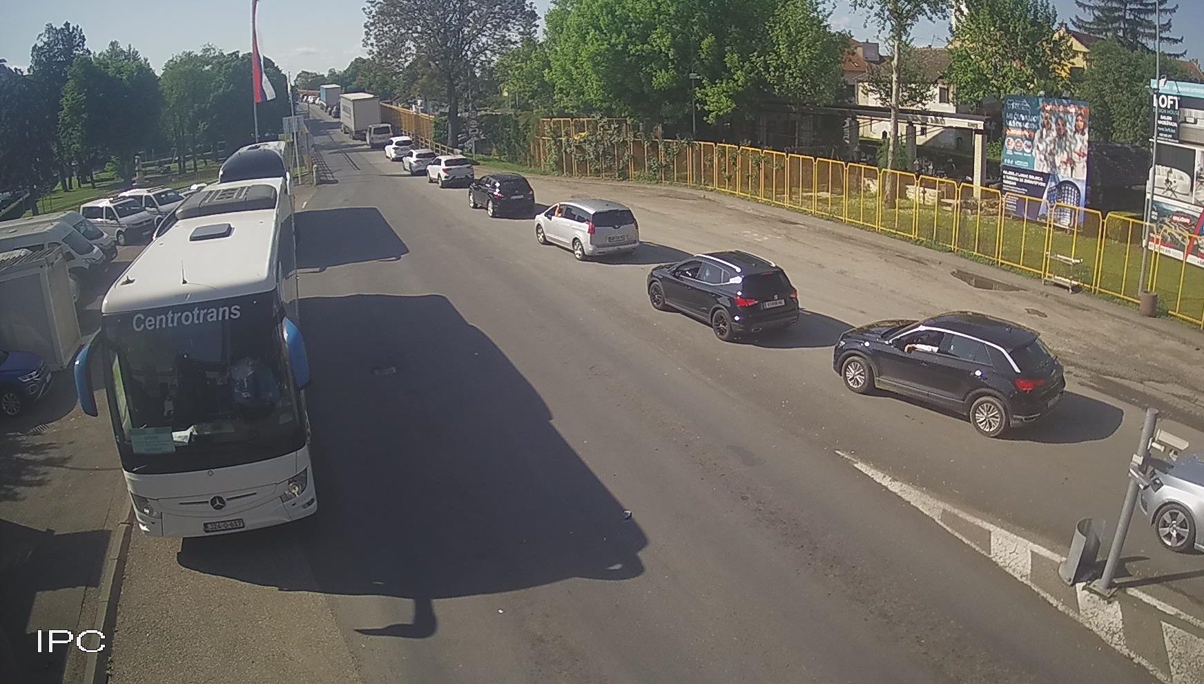 Povoljni uslovi za vožnju, ali i danas moguće gužve na granicama