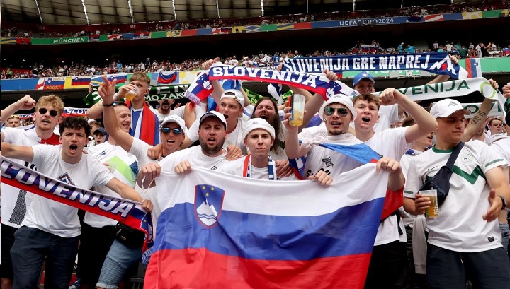 Slovenci: Zabrana za simbole tzv. Kosova