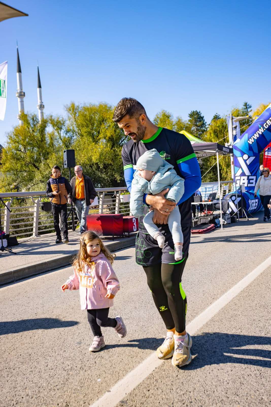 Porodica trči – Trku u Sanskom Mostu istrčali kao porodica