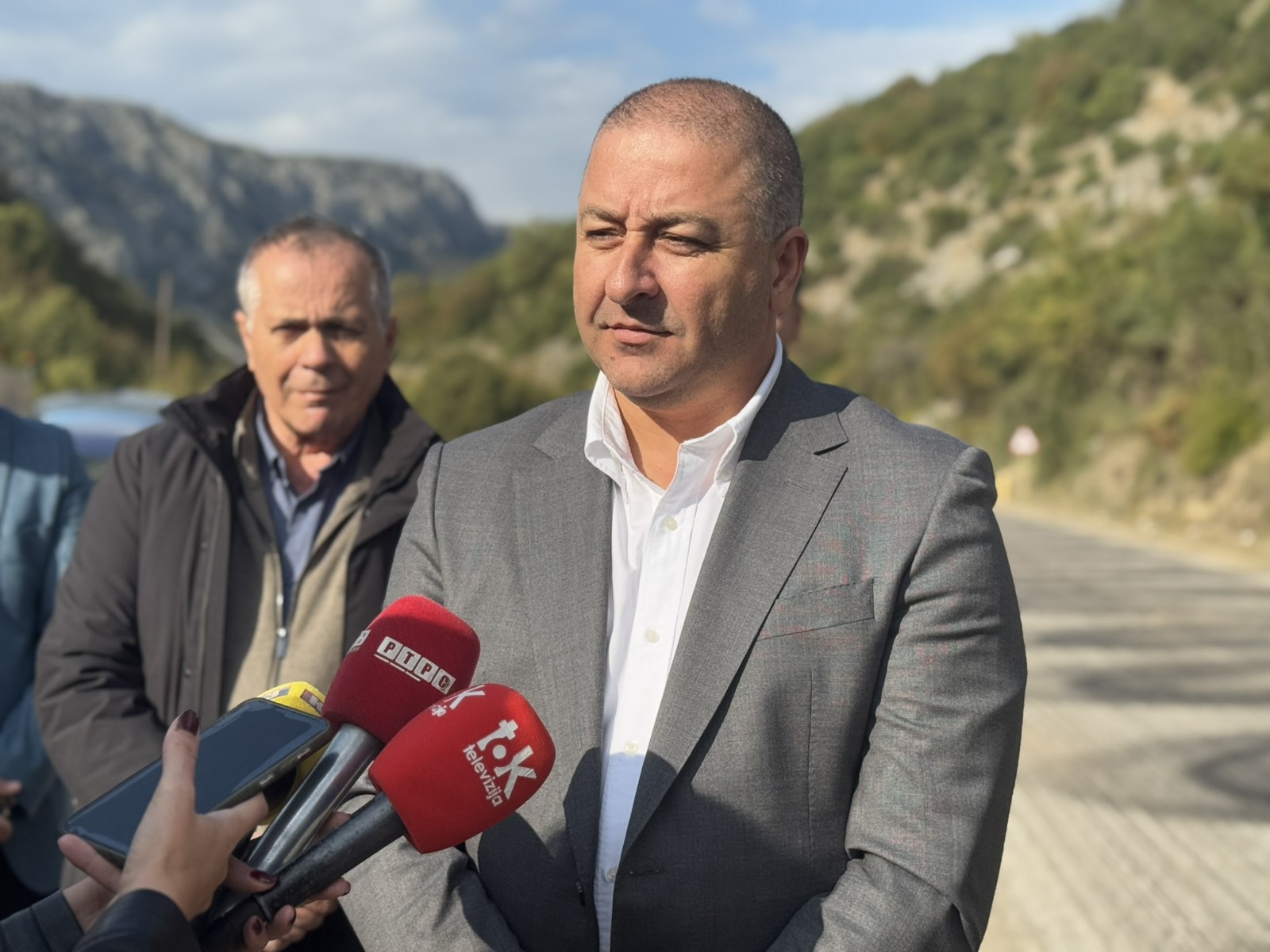 Јanković obišao gradilište na regionalnom putu Stolac-Berkovići i uvjerio se kako teku radovi