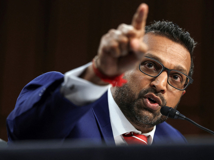 Novi skandal u FBI: Direktor službenim avionom išao na koncert