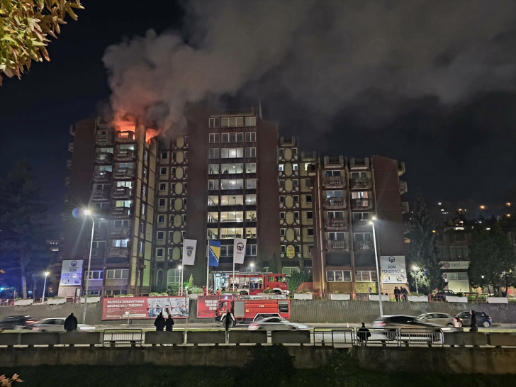 U požaru u Domu penzionera u Tuzli 10 mrtvih, među 20 povrijeđenih policajci i vatrogasci