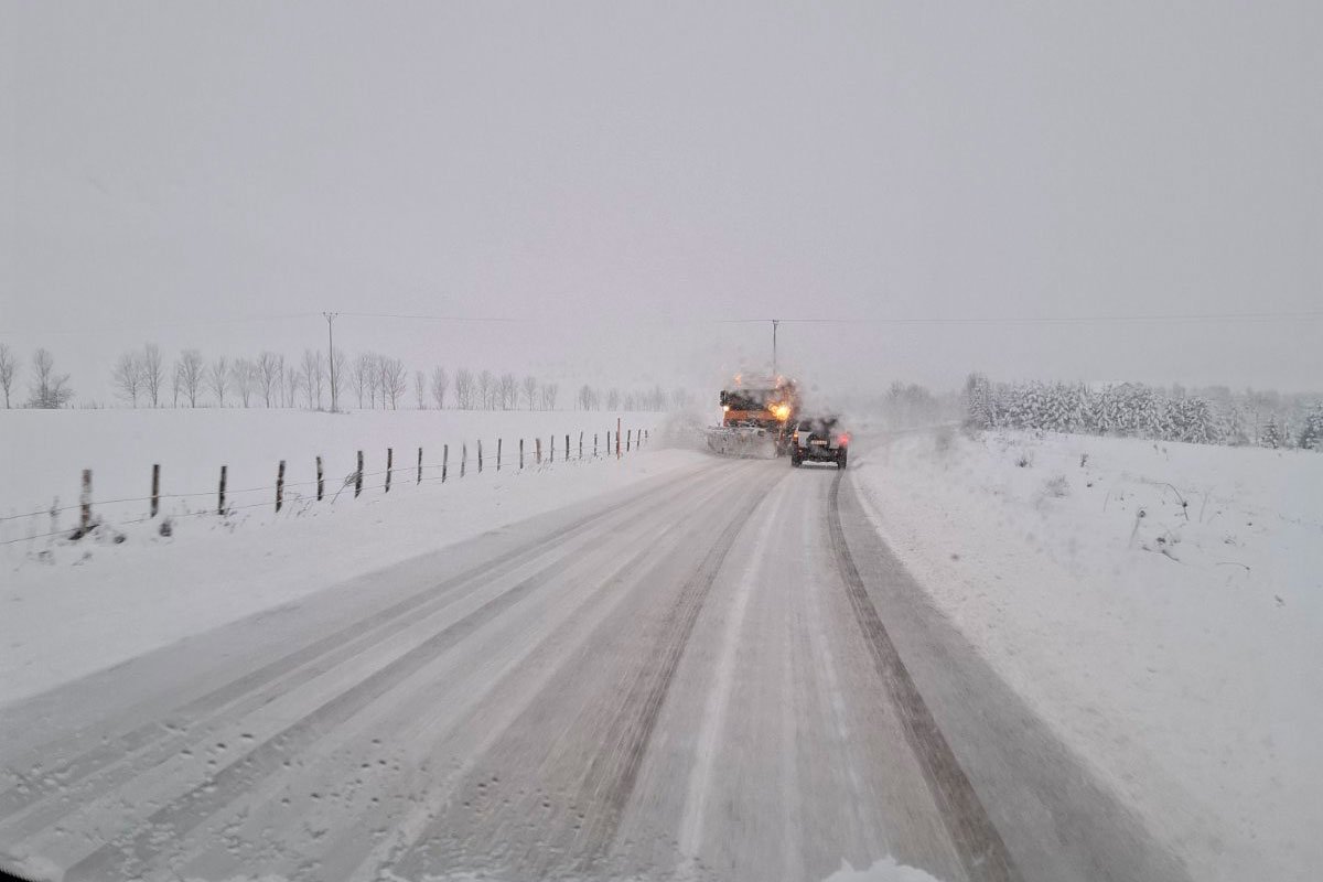 Obilan snijeg otežava saobraćaj, kakvo je stanje na putevima