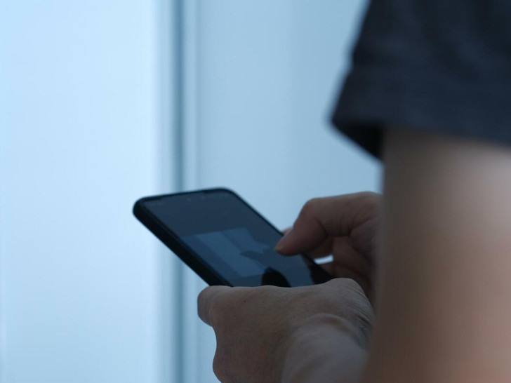 Maloljetnice ucjenjivale vršnjakinju, prijetile da će objaviti njen eksplicitni snimak