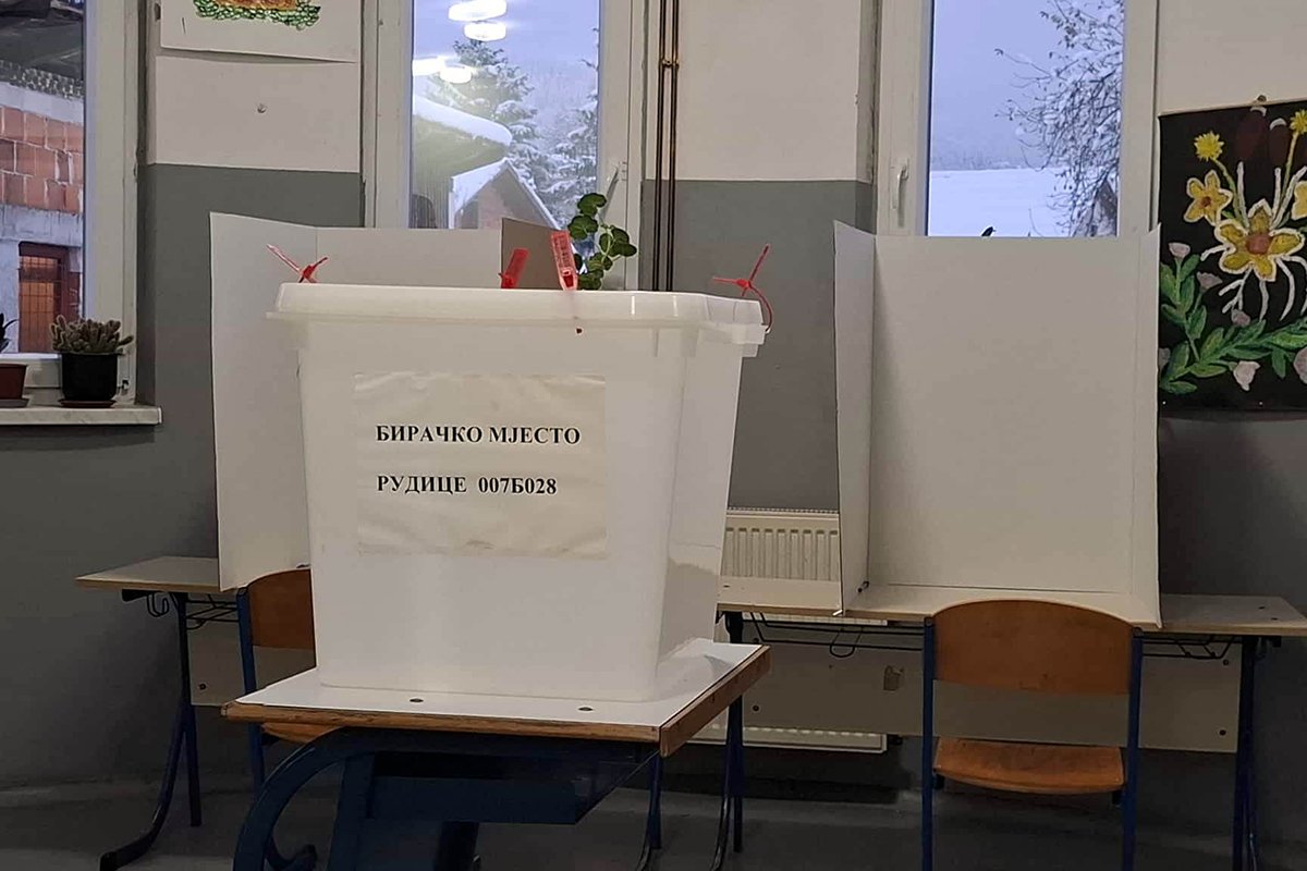 Neka biračka mjesta bez struje, problem i sa internetom