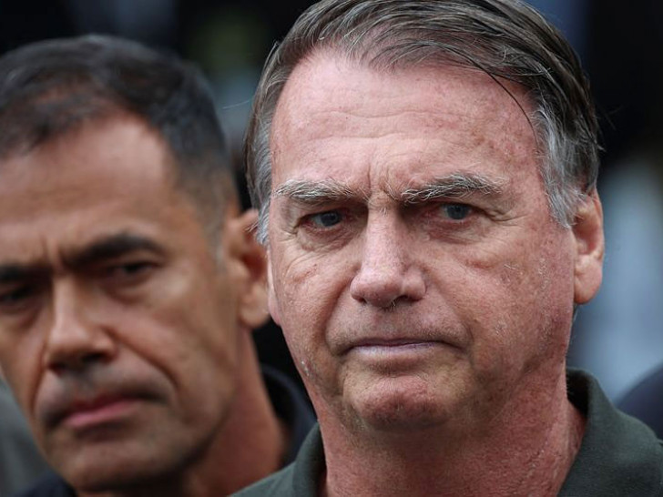 Bolsonaro tvrdi da je zbog paranoje oštetio nanogicu