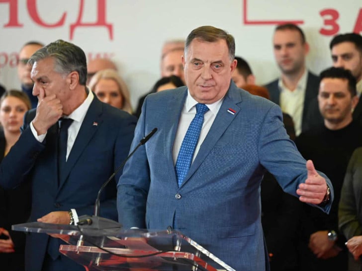 Šta je Dodik zapjevao nakon proglašenja pobjede Karana (VIDEO)