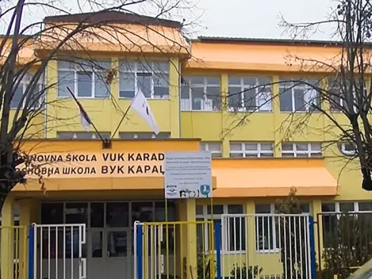 Otac upao u školu i istukao djecu, jednom đaku polomljena vilica!