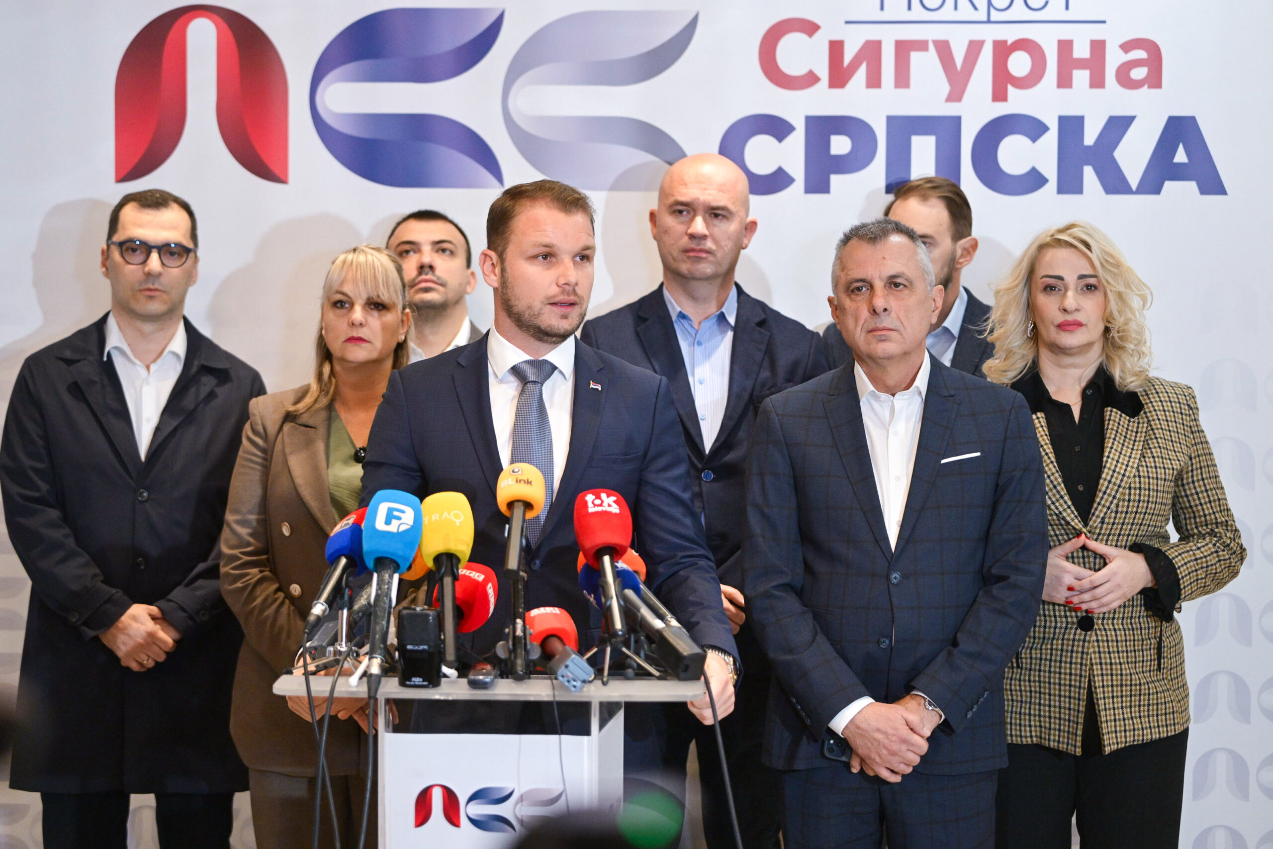 “MUP ĆUTI O DROGI U UKC RS” Stanivuković poručio da će otkriti imena policajaca (VIDEO)