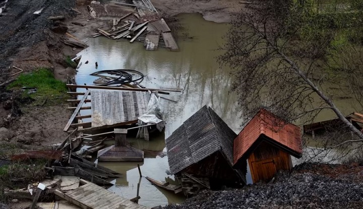 Katastrofa u Bistrici: Poslije kopanja uglja ostale rupe, klizišta i rijeka blata