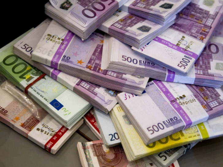 Milijarda maraka mjesečno na račun UIO