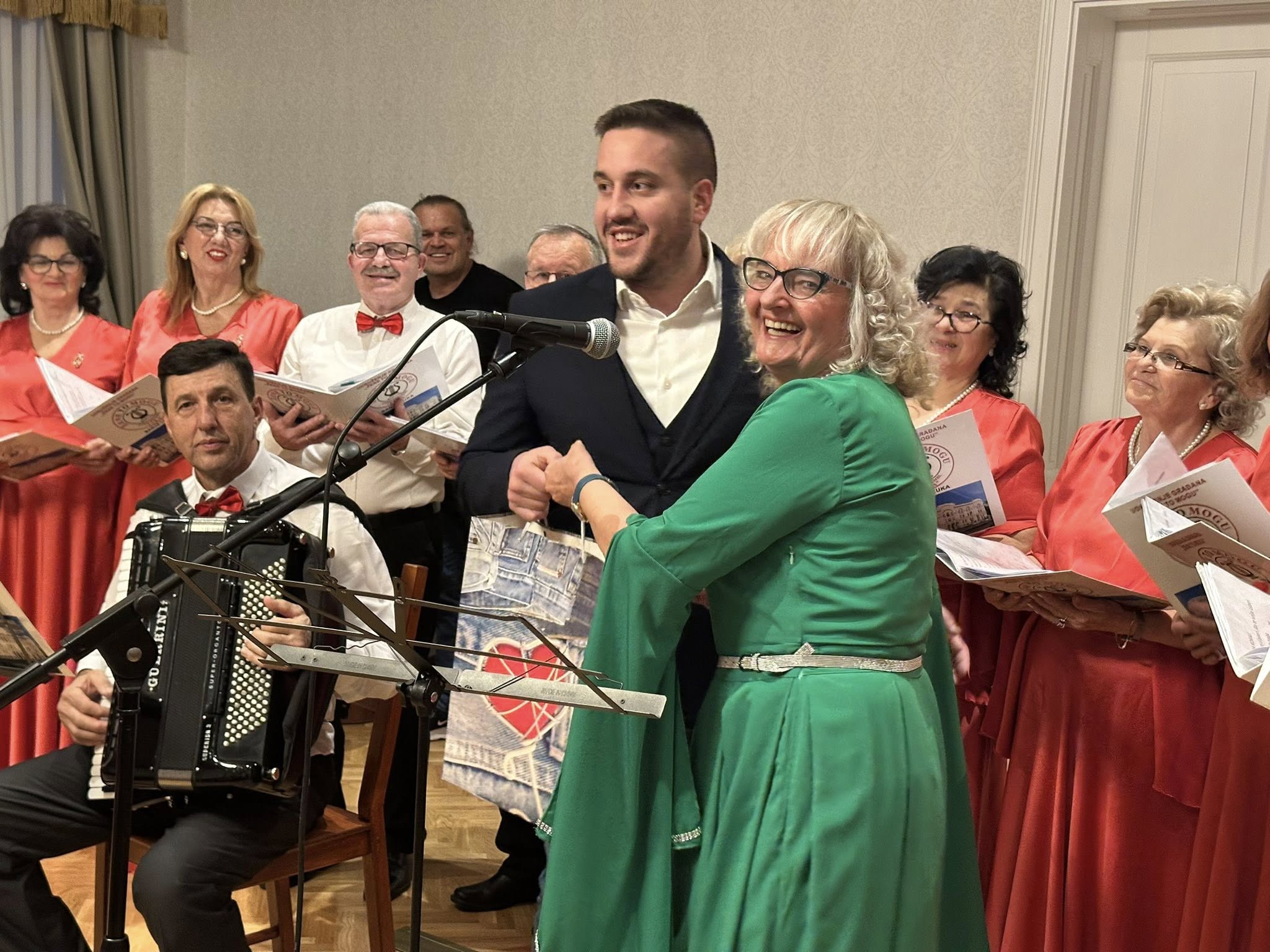 Drinić: Tamo gdje je pjesma, tu je i radost i život (FOTO)
