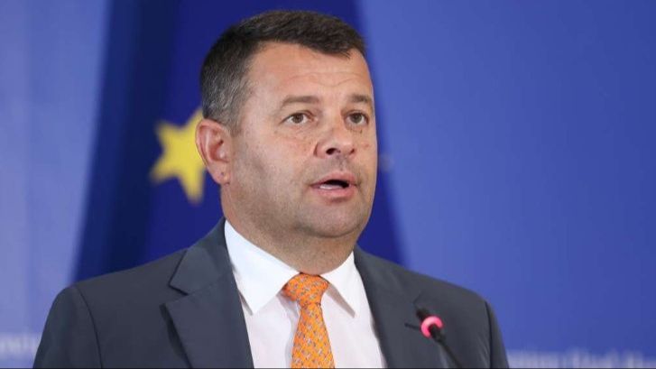 Ministar Hurtić dijelio novac iz budžetske rezerve stranačkim kolegama i rođacima