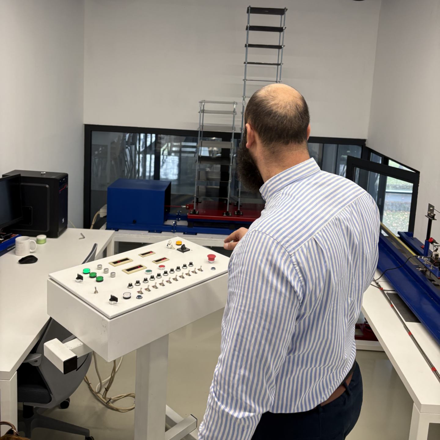 Predstavnicima Odsjeka za poslove civilne zaštite i PTVSJ Grada Banja Luka predstavljena vibro platforma za simulaciju zemljotresa