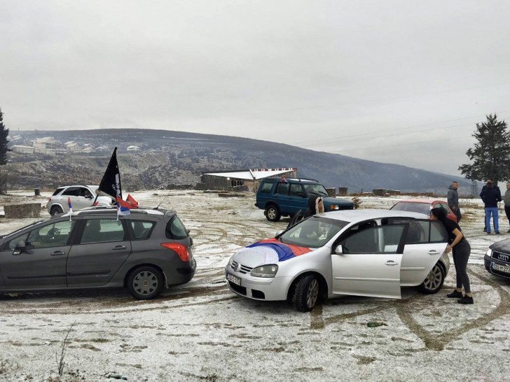Kolona vozila sa trobojkama prodefilovala ulicama Bileće