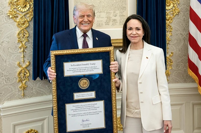 Venecuelanka uručila Trampu svoju Nobelovu nagradu za mir