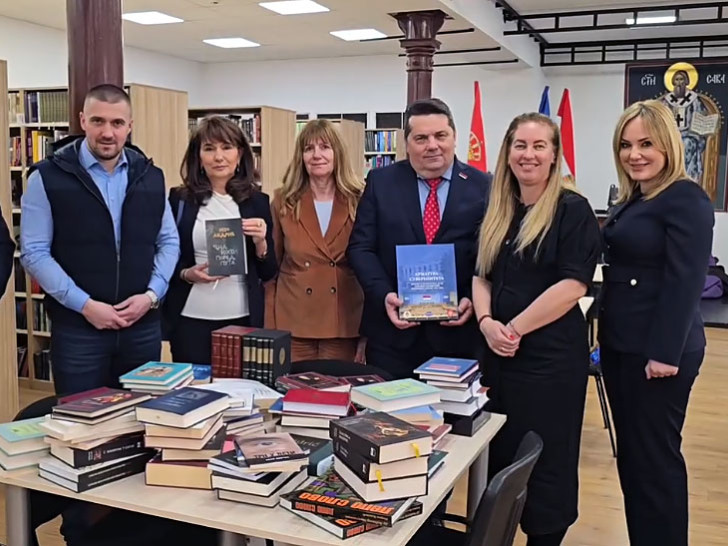 Stevandić darovao knjige: Srpska tradicija živi u Budimpešti
