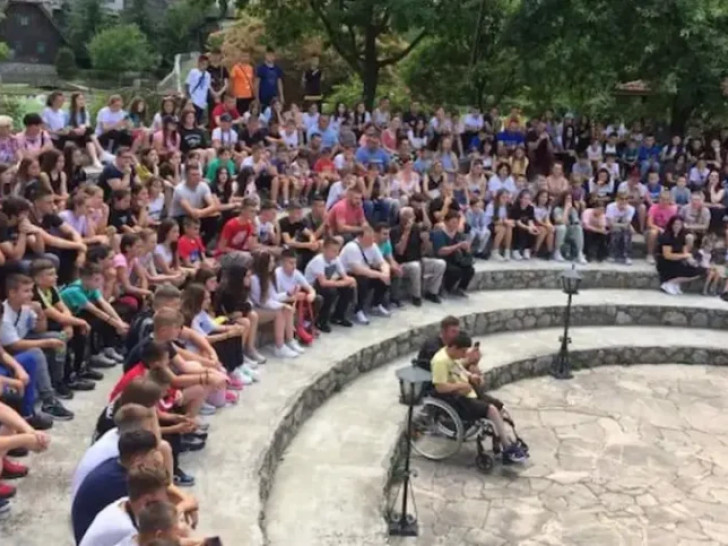 Lokalne zajednice u Srpskoj ugostiće oko 800 osnovaca sa Kosmeta